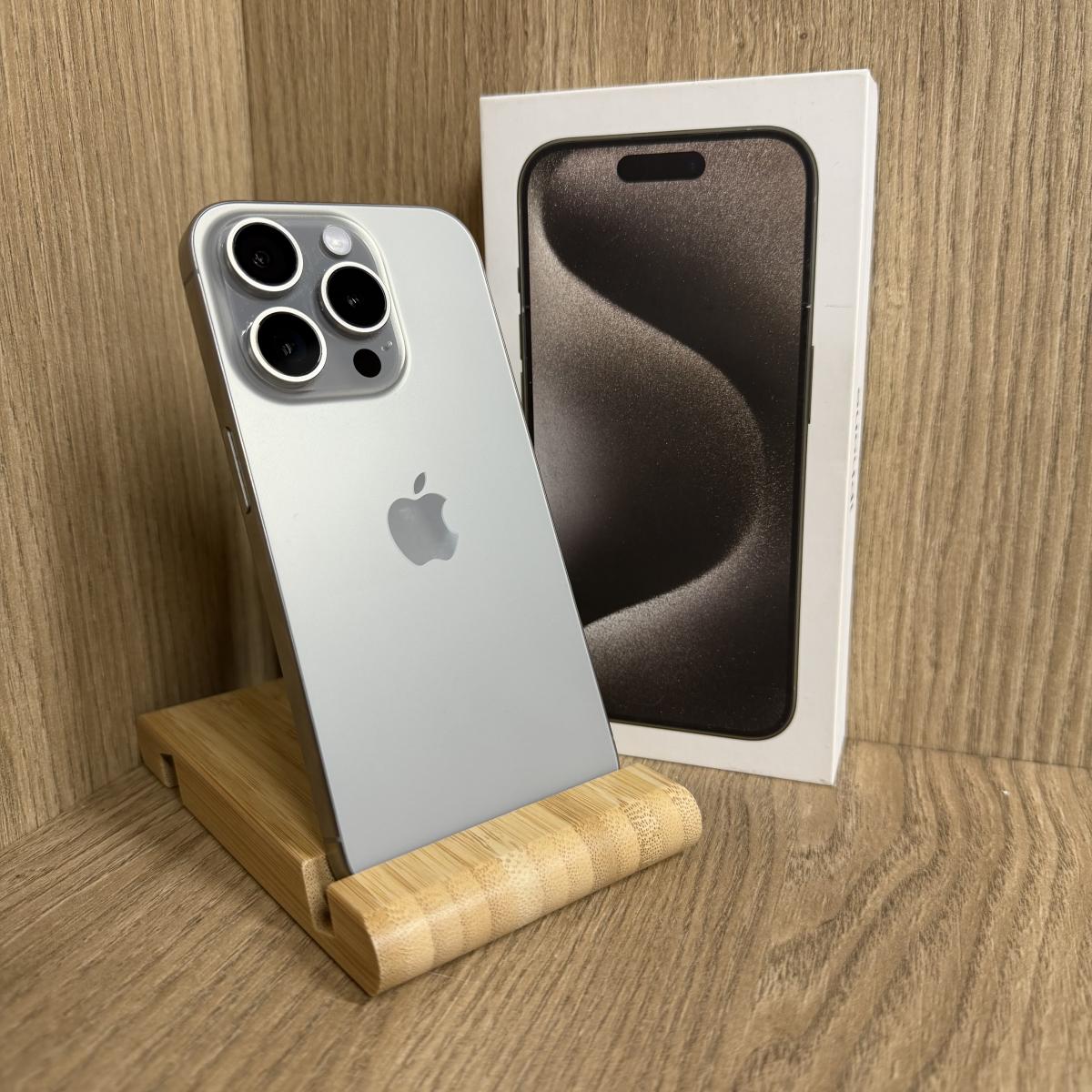 Apple iPhone 15 Pro Kártyafüggetlen 128 GB, 12 hó garancia, Újszerű