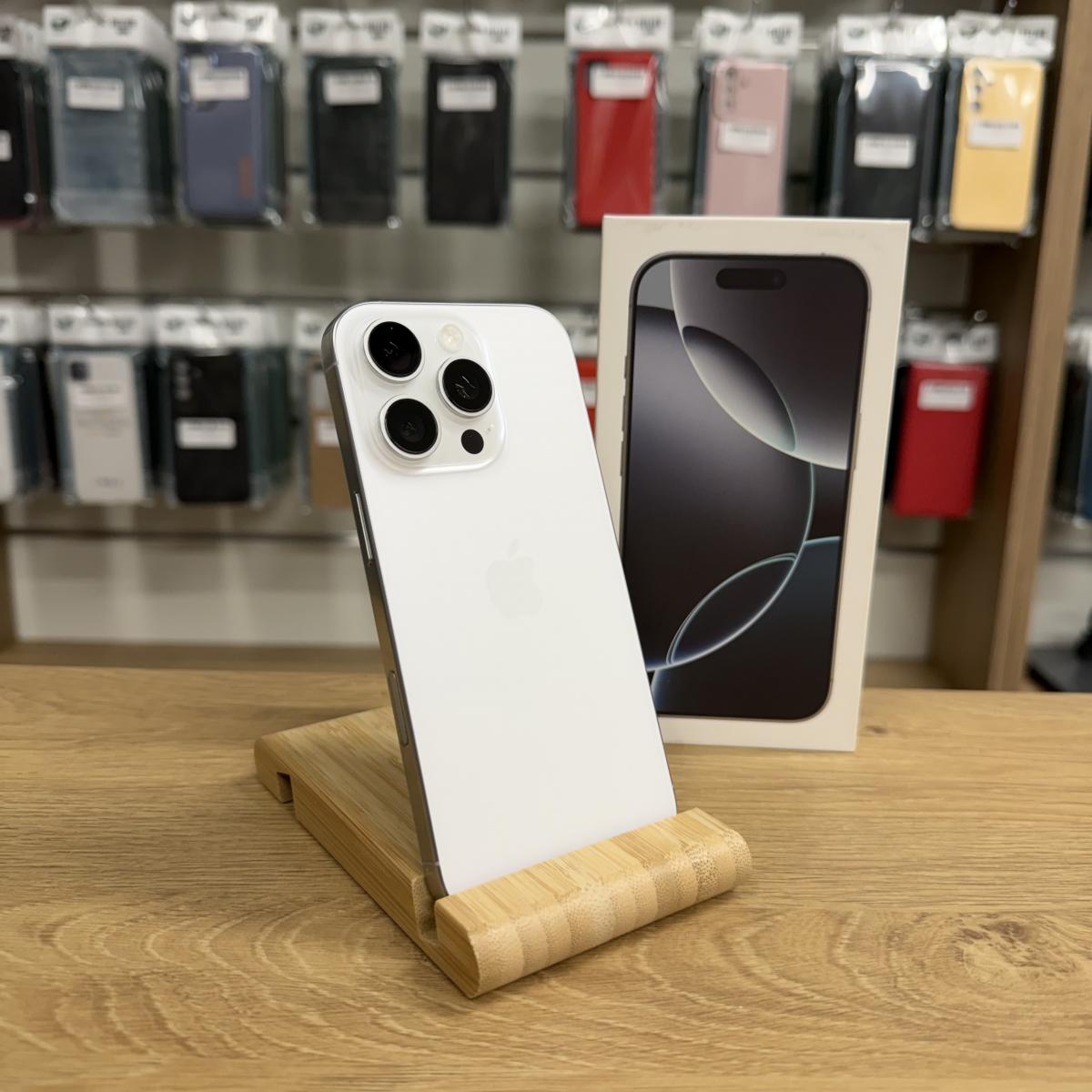 Apple iPhone 16 Pro Kártyafüggetlen 128 GB, 12 hó garancia, Átlagos
