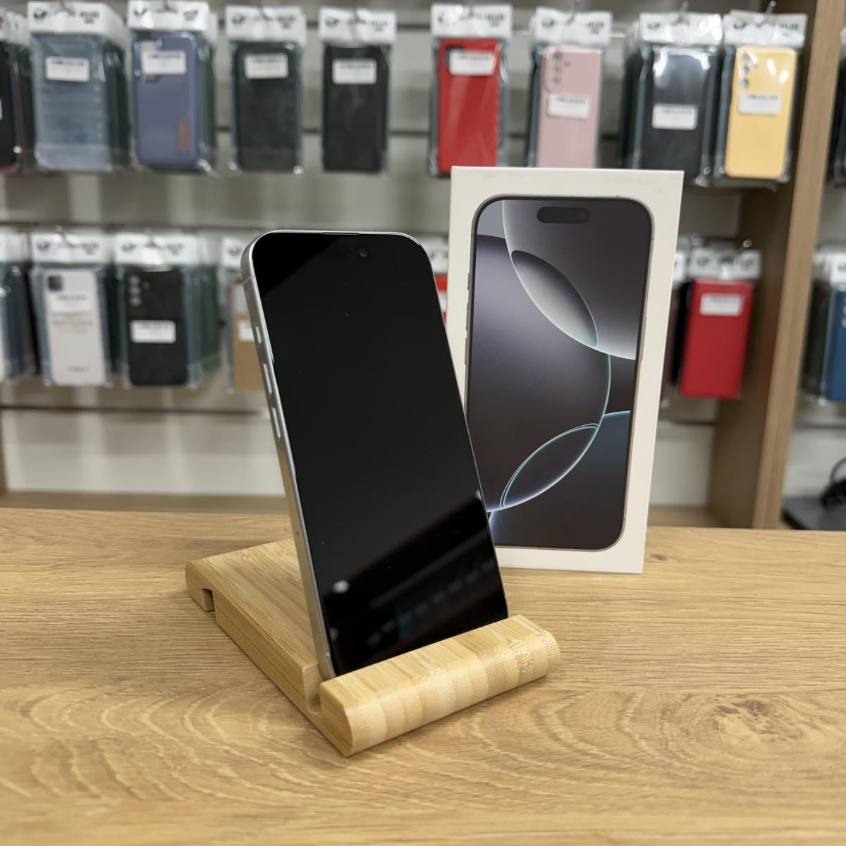 Apple iPhone 16 Pro Kártyafüggetlen 128 GB, 12 hó garancia, Átlagos